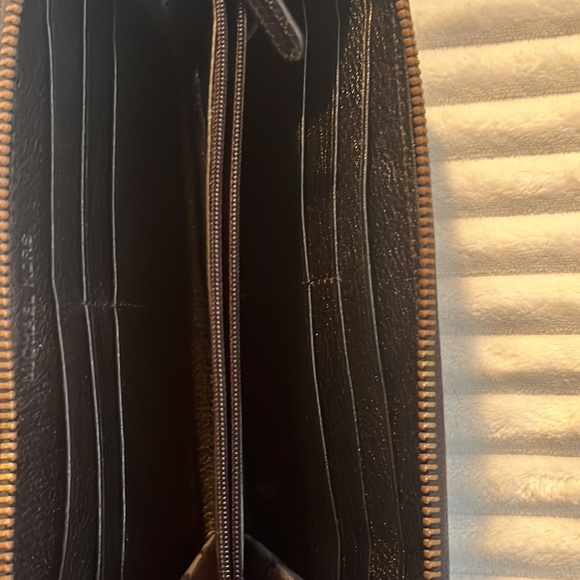 Michael Kors Wallet Black Leather & Gold Metal - Picture 7 of 11